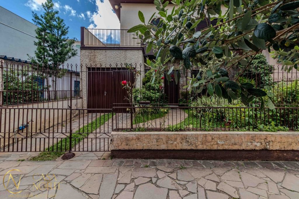 Casa à venda com 4 quartos, 250m², 3 vagas, Rua 25 de Julho no bairro São João em Porto Alegre