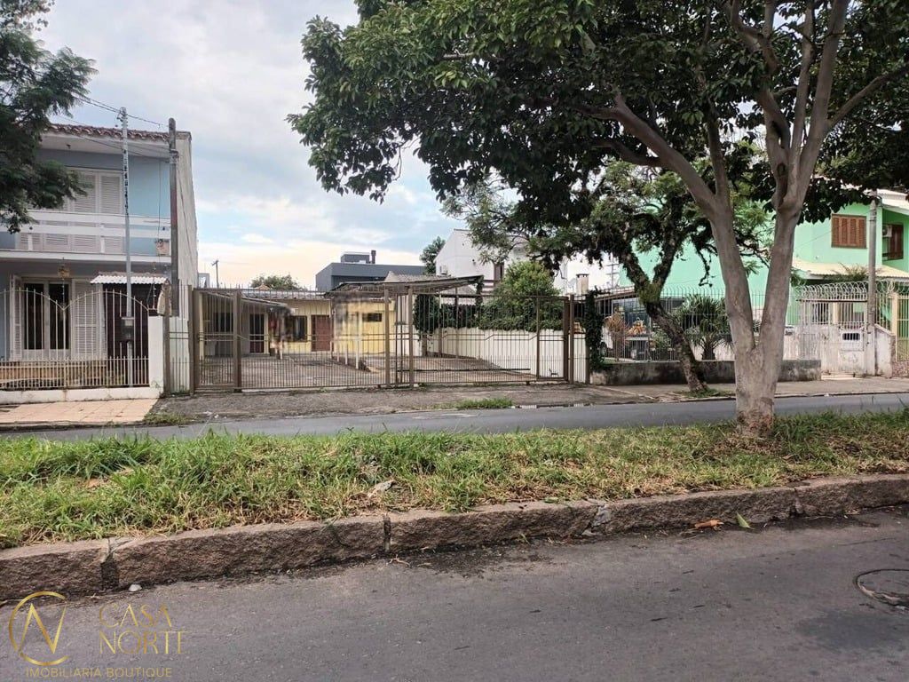 Casa à venda com 3 quartos, 74m², 10 vagas, Vinte e um de Abril no bairro Sarandi em Porto Alegre