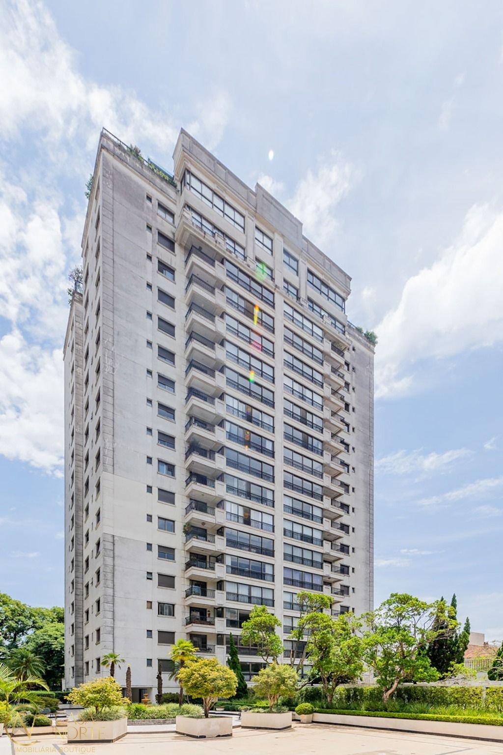 Apartamento à venda com 3 quartos, 161m², 2 suítes, 3 vagas, Marquês do Pombal no bairro Moinhos de Vento em Porto Alegre