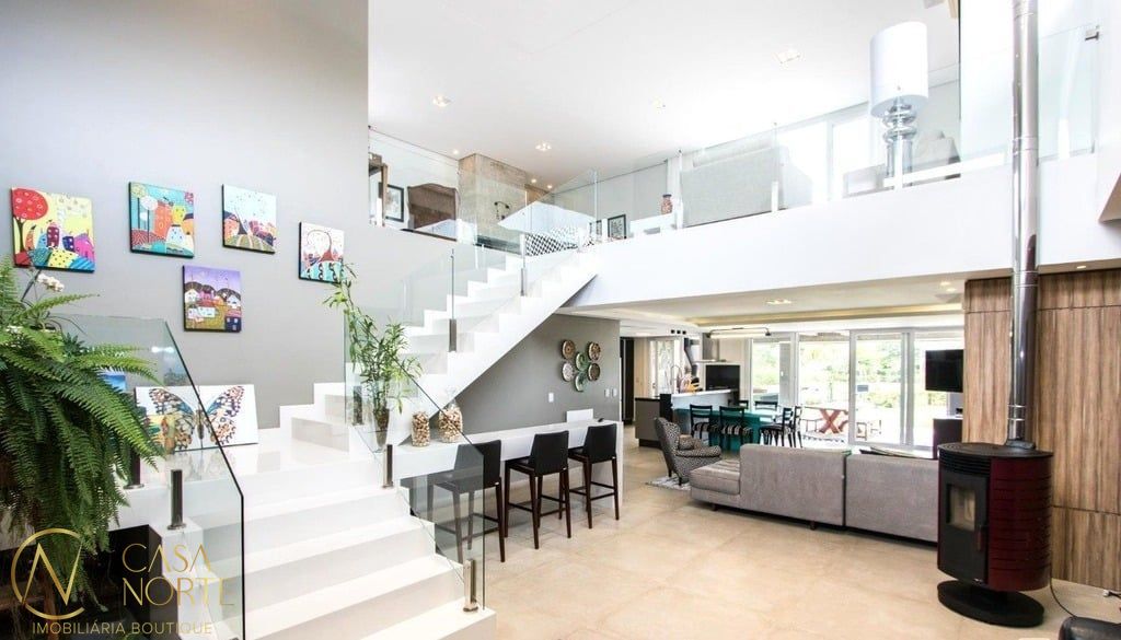 Casa de Condomínio à venda com 4 quartos, 487m², 4 suítes, 3 vagas, Juca Batista no bairro Belém Novo em Porto Alegre
