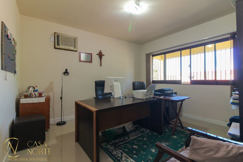 Casa à venda com 7 quartos, 330m², 1 suíte, 6 vagas, Monte Arraes no bairro Nonoai em Porto Alegre