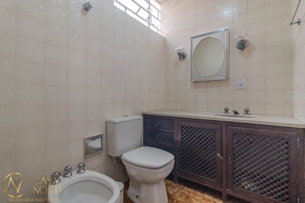 Casa à venda com 3 quartos, 259m², 1 suíte, 3 vagas, Doutor Murtinho no bairro Bom Jesus em Porto Alegre