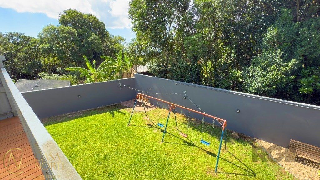 Casa à venda com 3 quartos, 333m², 1 suíte, 2 vagas, Fernando Osorio no bairro Teresópolis em Porto Alegre