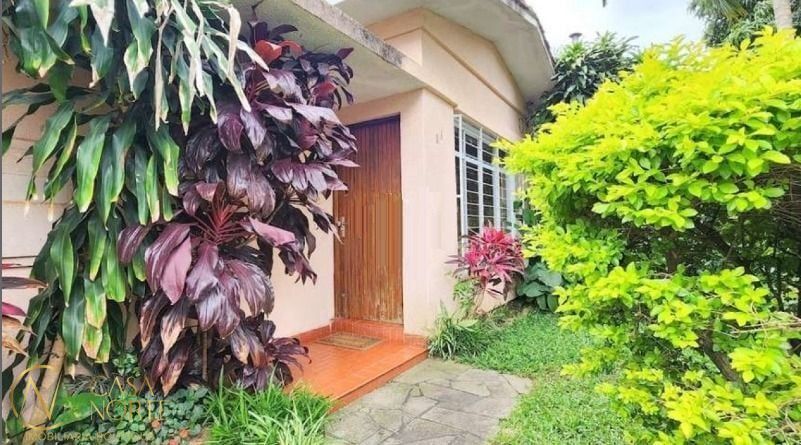 Casa à venda com 3 quartos, 155m², 1 suíte, 5 vagas, José Rodrigues da Fonseca no bairro Vila Ipiranga em Porto Alegre