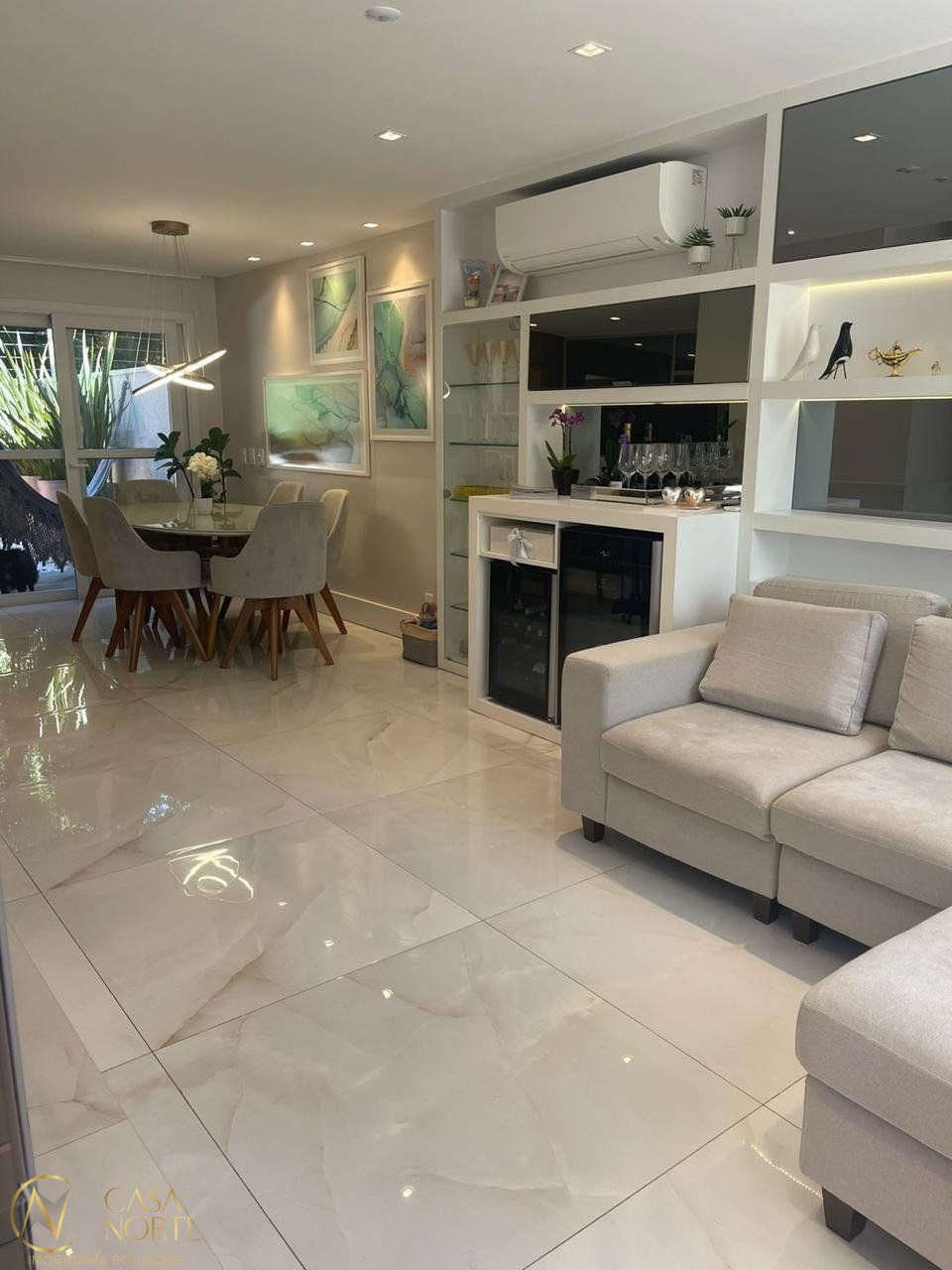Casa de Condomínio à venda com 3 quartos, 126m², 1 suíte, 2 vagas, João Salomoni no bairro Vila Nova em Porto Alegre