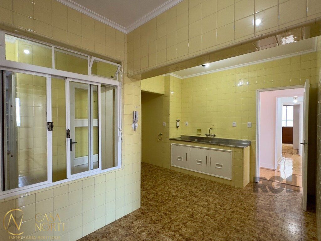 Apartamento à venda com 3 quartos, 170m², 1 suíte, 1 vaga, Duque de Caxias no bairro Centro Histórico em Porto Alegre