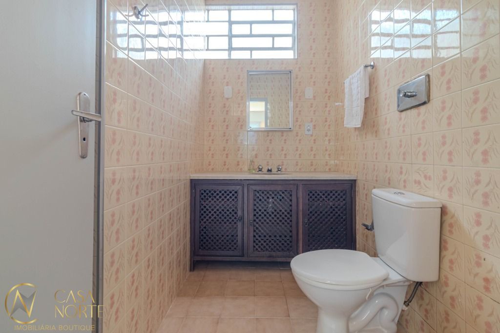 Casa à venda com 3 quartos, 259m², 1 suíte, 3 vagas, Doutor Murtinho no bairro Bom Jesus em Porto Alegre