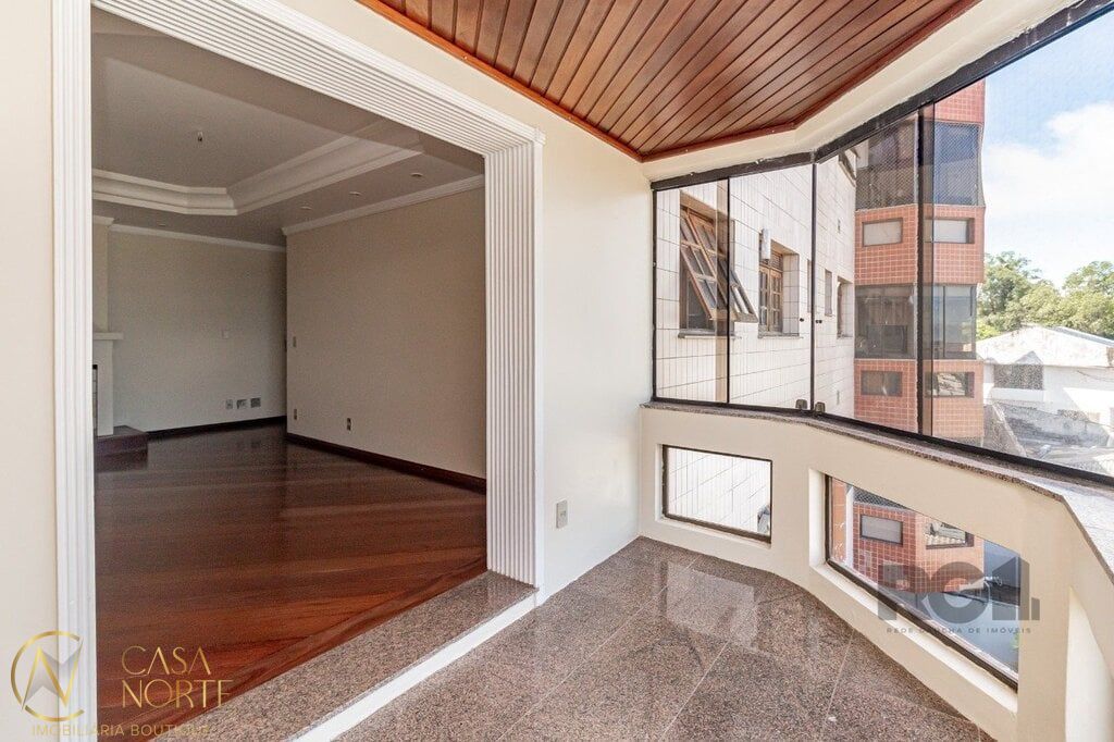 Apartamento à venda com 3 quartos, 118m², 1 suíte, 1 vaga, Barão de Cerro Largo no bairro Menino Deus em Porto Alegre