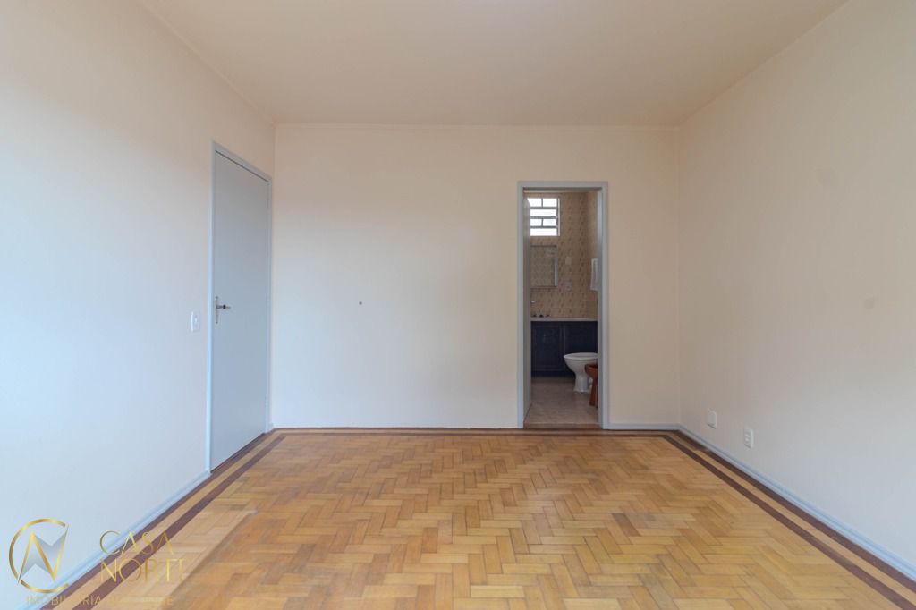 Casa à venda com 3 quartos, 259m², 1 suíte, 3 vagas, Doutor Murtinho no bairro Bom Jesus em Porto Alegre