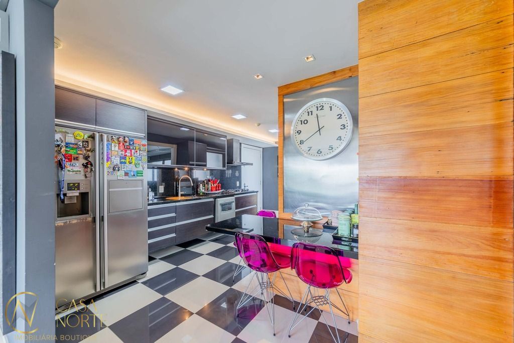 Apartamento à venda com 3 quartos, 161m², 2 suítes, 3 vagas, Marquês do Pombal no bairro Moinhos de Vento em Porto Alegre