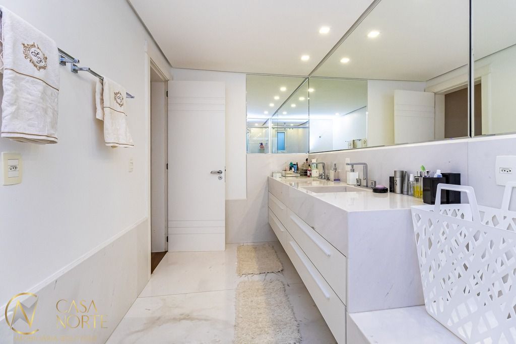 Apartamento à venda com 3 quartos, 223m², 3 suítes, 3 vagas, Cel. Bordini no bairro Bela Vista em Porto Alegre