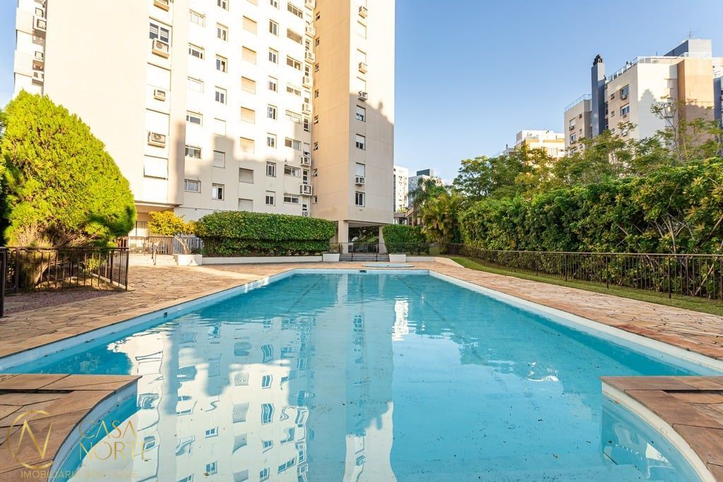 Cobertura à venda com 3 quartos, 220m², 1 suíte, 2 vagas, General Barreto Viana no bairro Chácara das Pedras em Porto Alegre