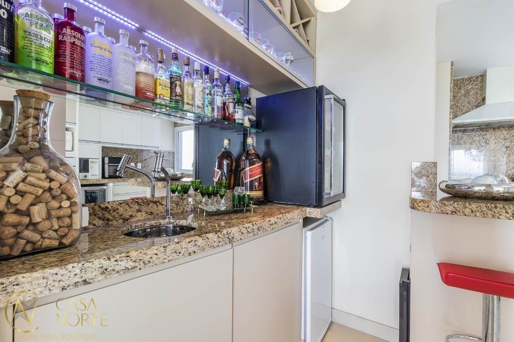 Apartamento à venda com 3 quartos, 125m², 1 suíte, 2 vagas, Doutor João Satt no bairro Jardim Europa em Porto Alegre