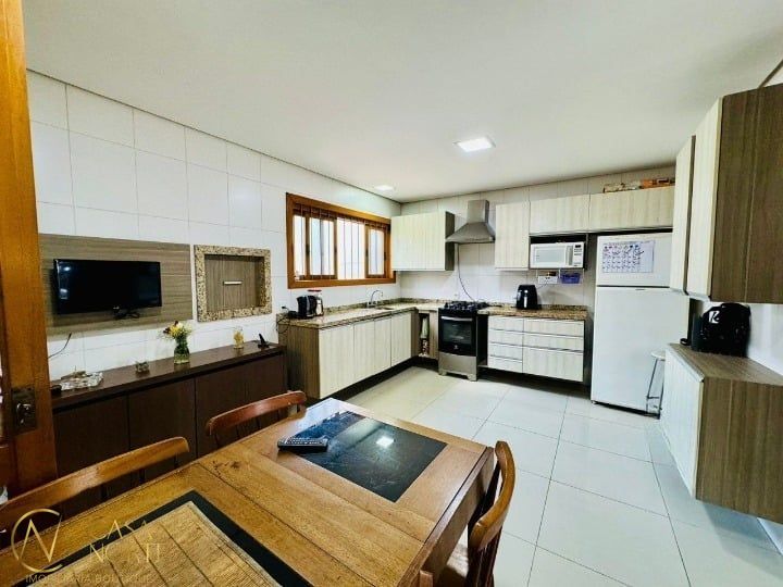 Casa de Condomínio à venda com 3 quartos, 140m², 1 suíte, 2 vagas, Deputado Hugo Mardini no bairro Passo das Pedras em Porto Alegre
