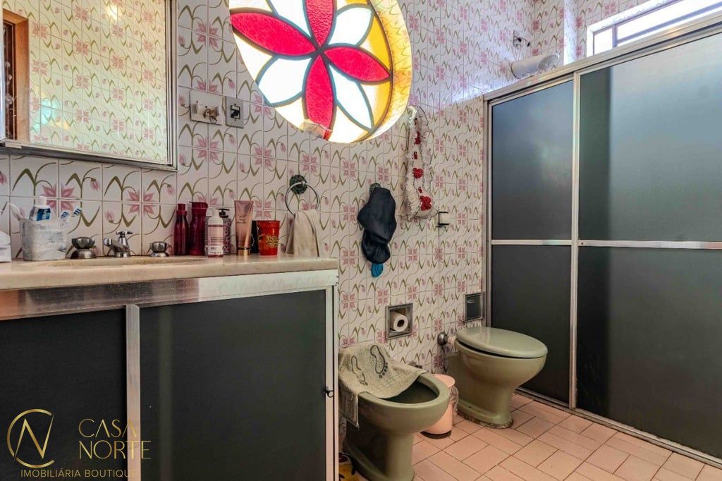 Casa à venda com 4 quartos, 250m², 3 vagas, Rua 25 de Julho no bairro São João em Porto Alegre