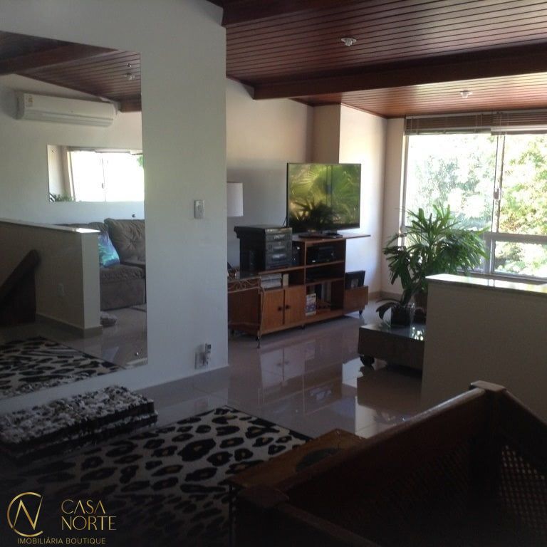 Casa de Condomínio à venda com 3 quartos, 210m², 3 suítes, 1 vaga, Doutor Barcelos no bairro Tristeza em Porto Alegre