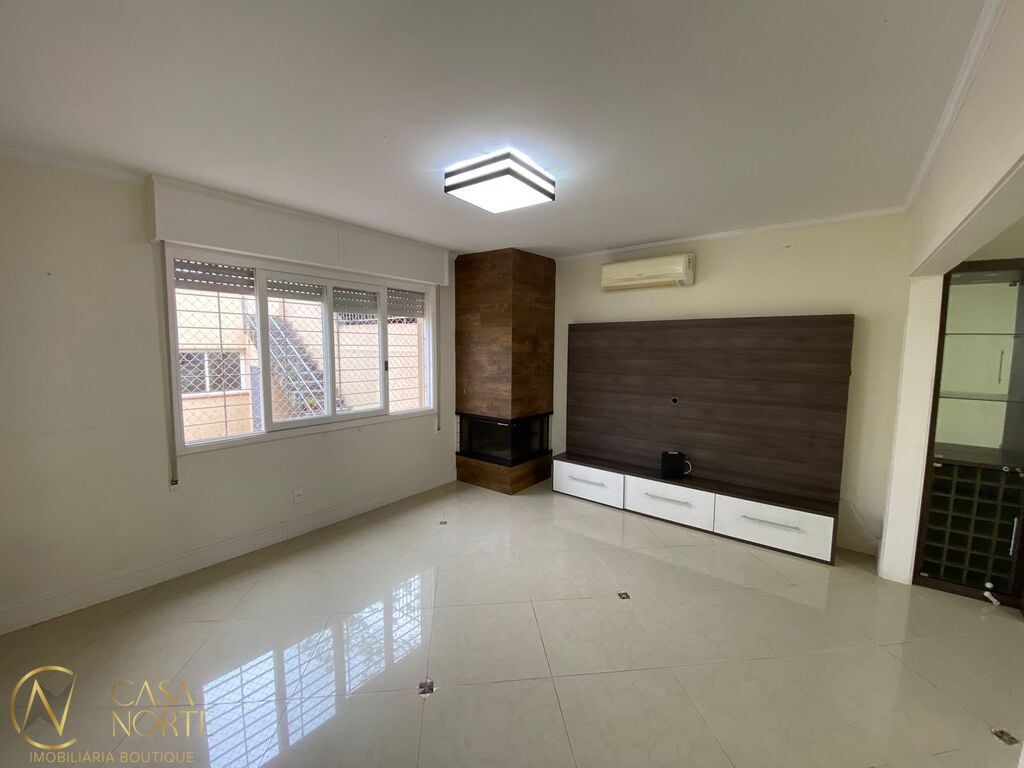 Casa à venda com 4 quartos, 265m², 2 suítes, 4 vagas, Licínio Cardoso no bairro Chácara das Pedras em Porto Alegre