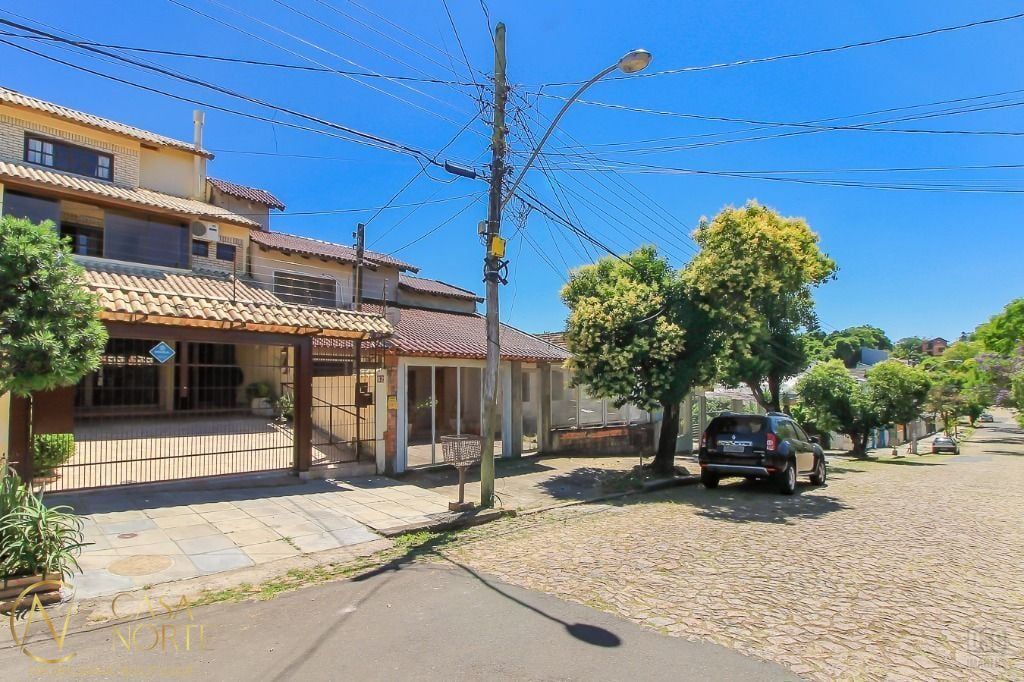 Casa à venda com 3 quartos, 198m², 1 suíte, 4 vagas, Doutor Egydio Michaelsen no bairro Cavalhada em Porto Alegre