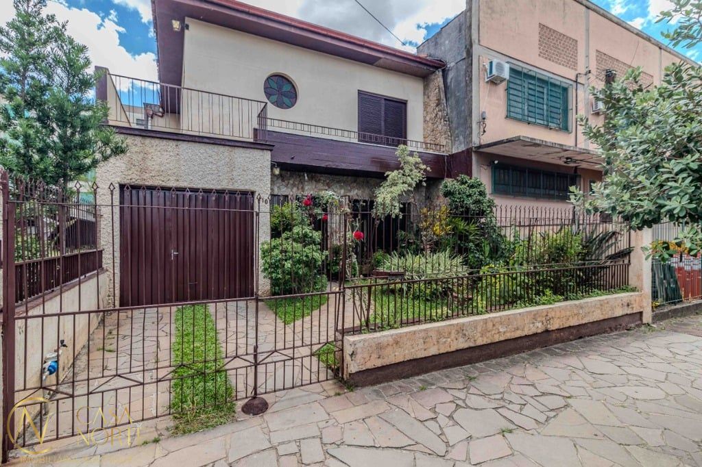 Casa à venda com 4 quartos, 250m², 3 vagas, Rua 25 de Julho no bairro São João em Porto Alegre