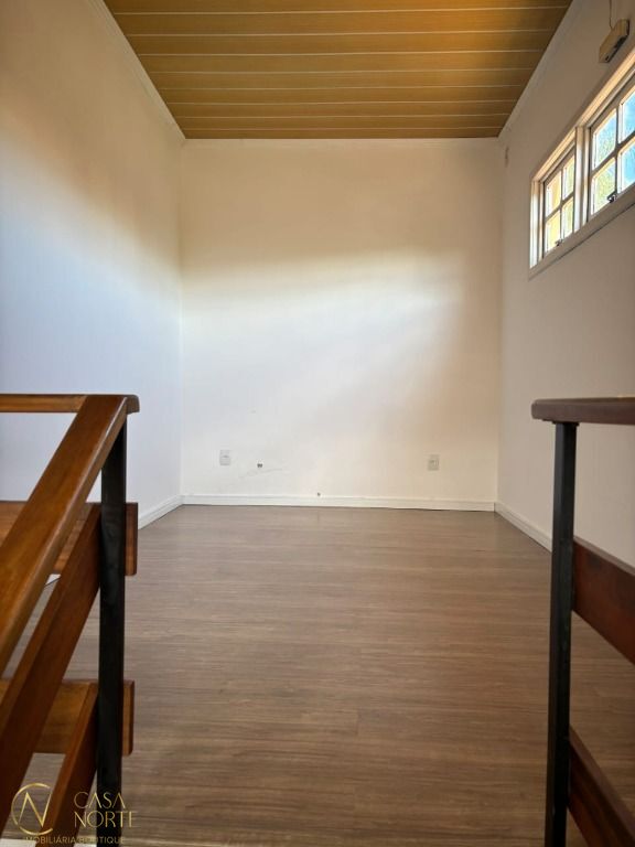 Casa à venda com 3 quartos, 166m², 1 suíte, 2 vagas, General Gomes Carneiro no bairro Medianeira em Porto Alegre
