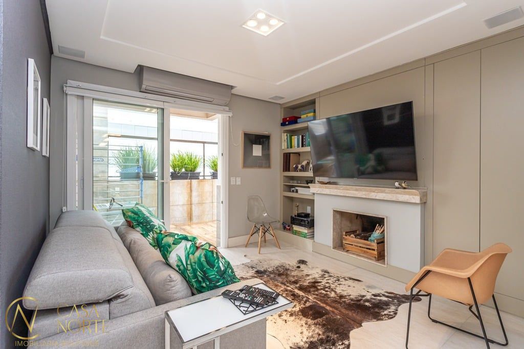 Cobertura à venda com 3 quartos, 220m², 1 suíte, 2 vagas, General Barreto Viana no bairro Chácara das Pedras em Porto Alegre