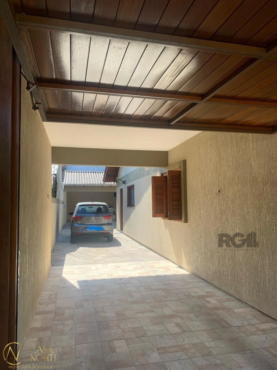 Casa à venda com 3 quartos, 182m², 1 suíte, 2 vagas, Avenida Orleaes no bairro Guarujá em Porto Alegre