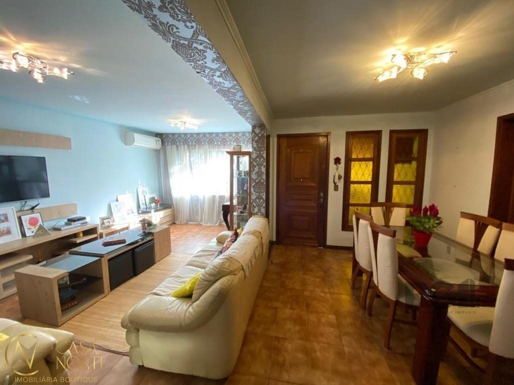 Casa à venda com 3 quartos, 263m², 1 suíte, 3 vagas, Rua Libano no bairro Higienópolis em Porto Alegre