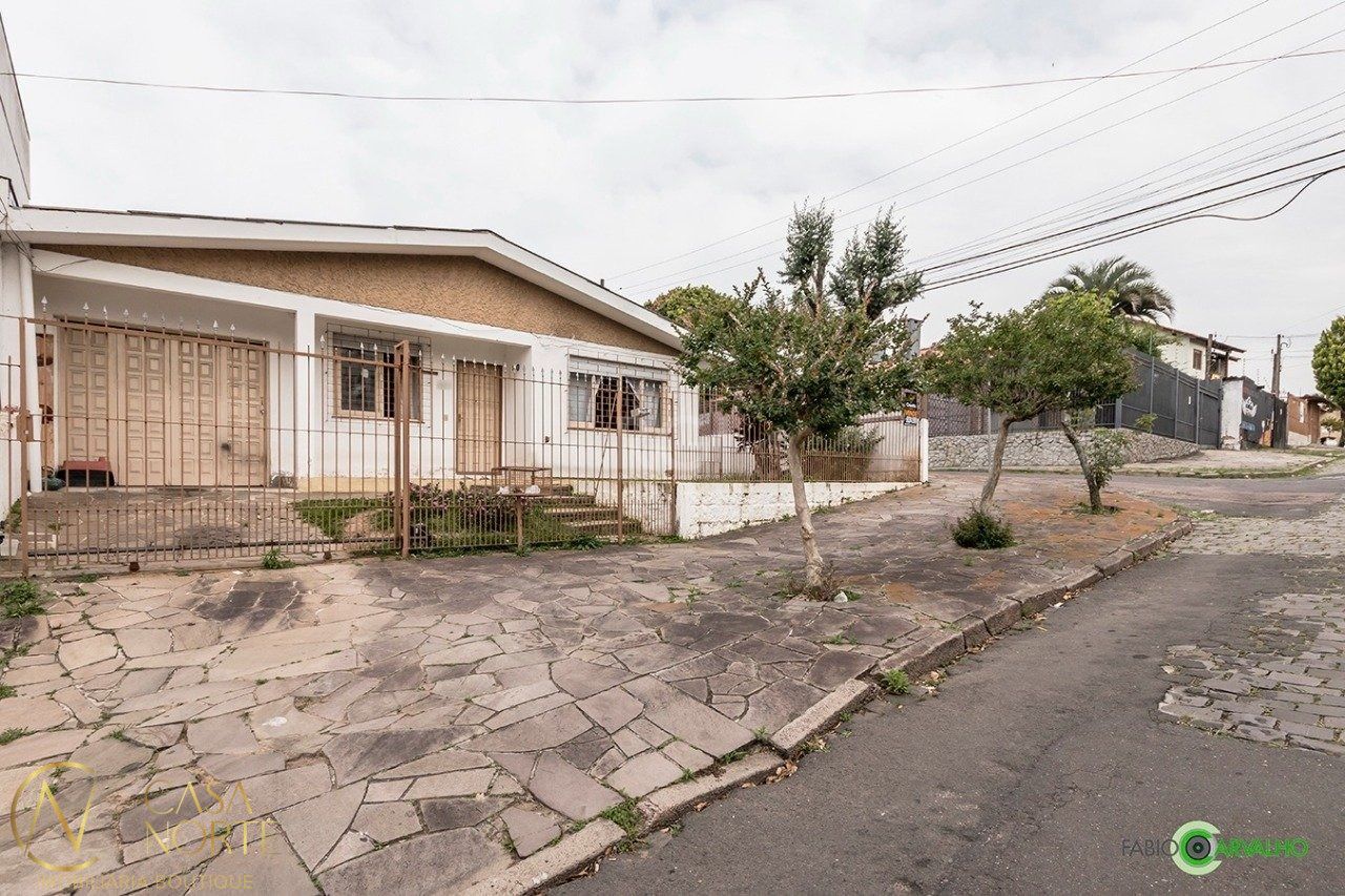 Casa à venda com 3 quartos, 119m², 2 vagas, Rua Franklin no bairro Jardim Sabará em Porto Alegre