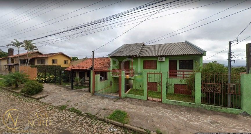 Casa à venda com 4 quartos, 204m², 1 suíte, 2 vagas, Rua Lauro Rodrigues no bairro Costa e Silva em Porto Alegre