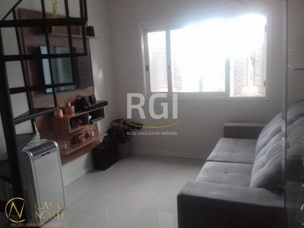 Cobertura à venda com 3 quartos, 196m², 1 vaga, Rua Antônio Divan no bairro Teresópolis em Porto Alegre