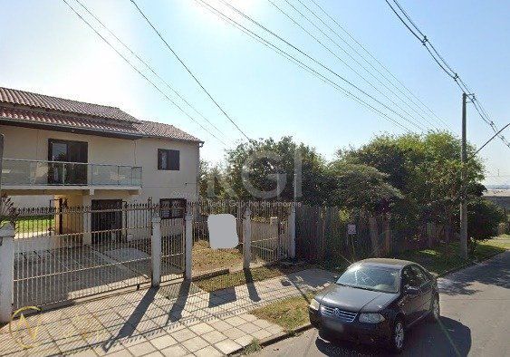 Casa à venda com 3 quartos, 147m², 2 vagas, Avenida Doutor Petronio Portella no bairro Parque Santa Fé em Porto Alegre
