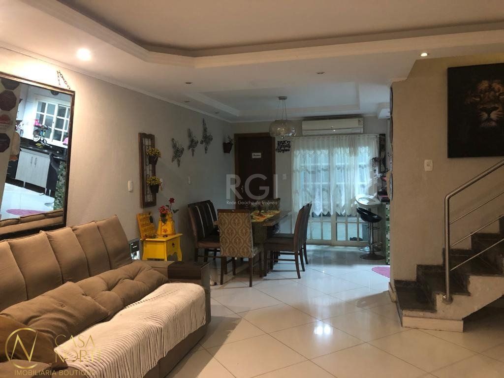 Sobrado à venda com 3 quartos, 204m², 1 suíte, 2 vagas, Avenida Ecoville no bairro Sarandi em Porto Alegre