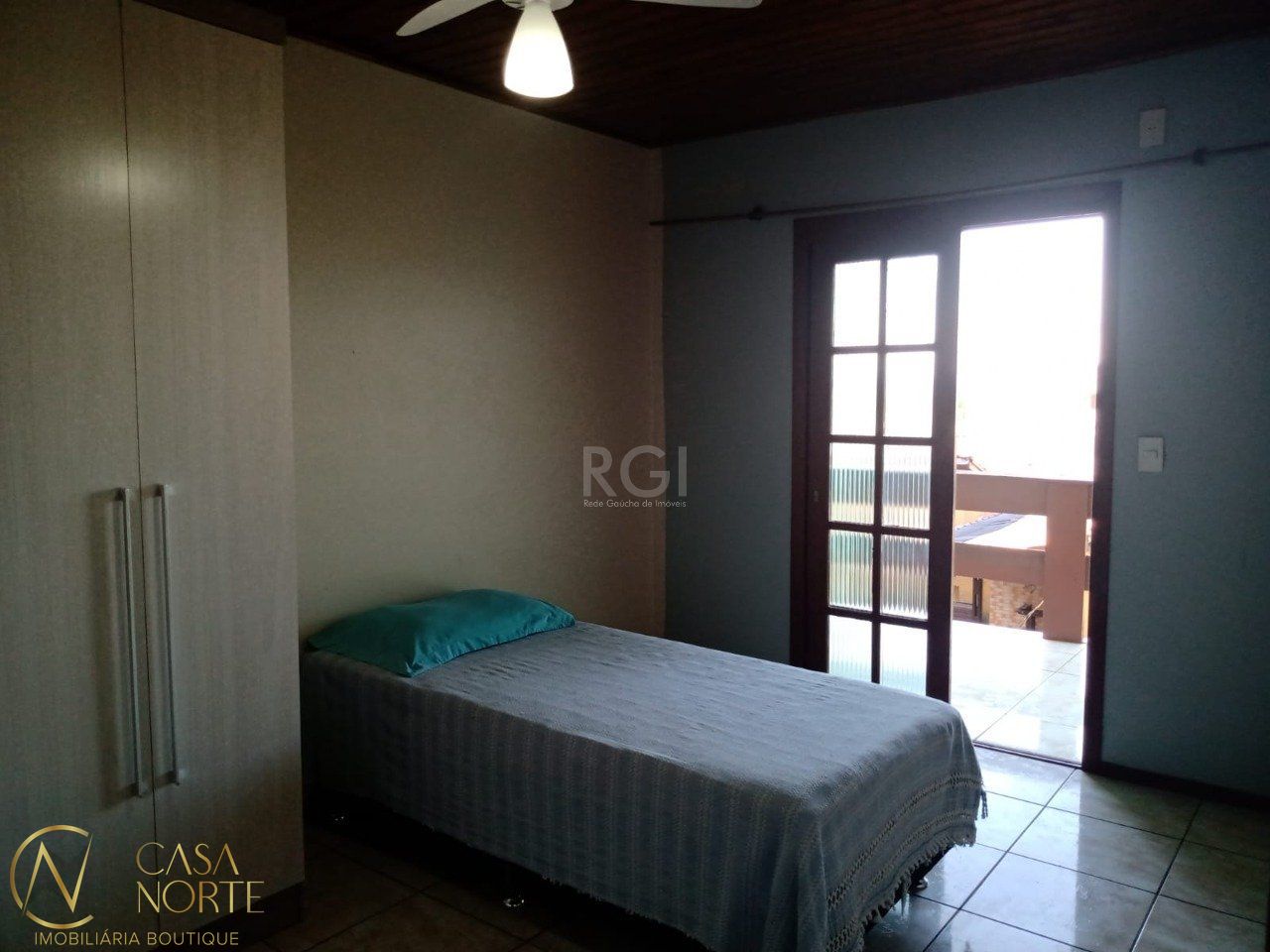 Casa à venda com 4 quartos, 204m², 1 suíte, 2 vagas, Rua Lauro Rodrigues no bairro Costa e Silva em Porto Alegre