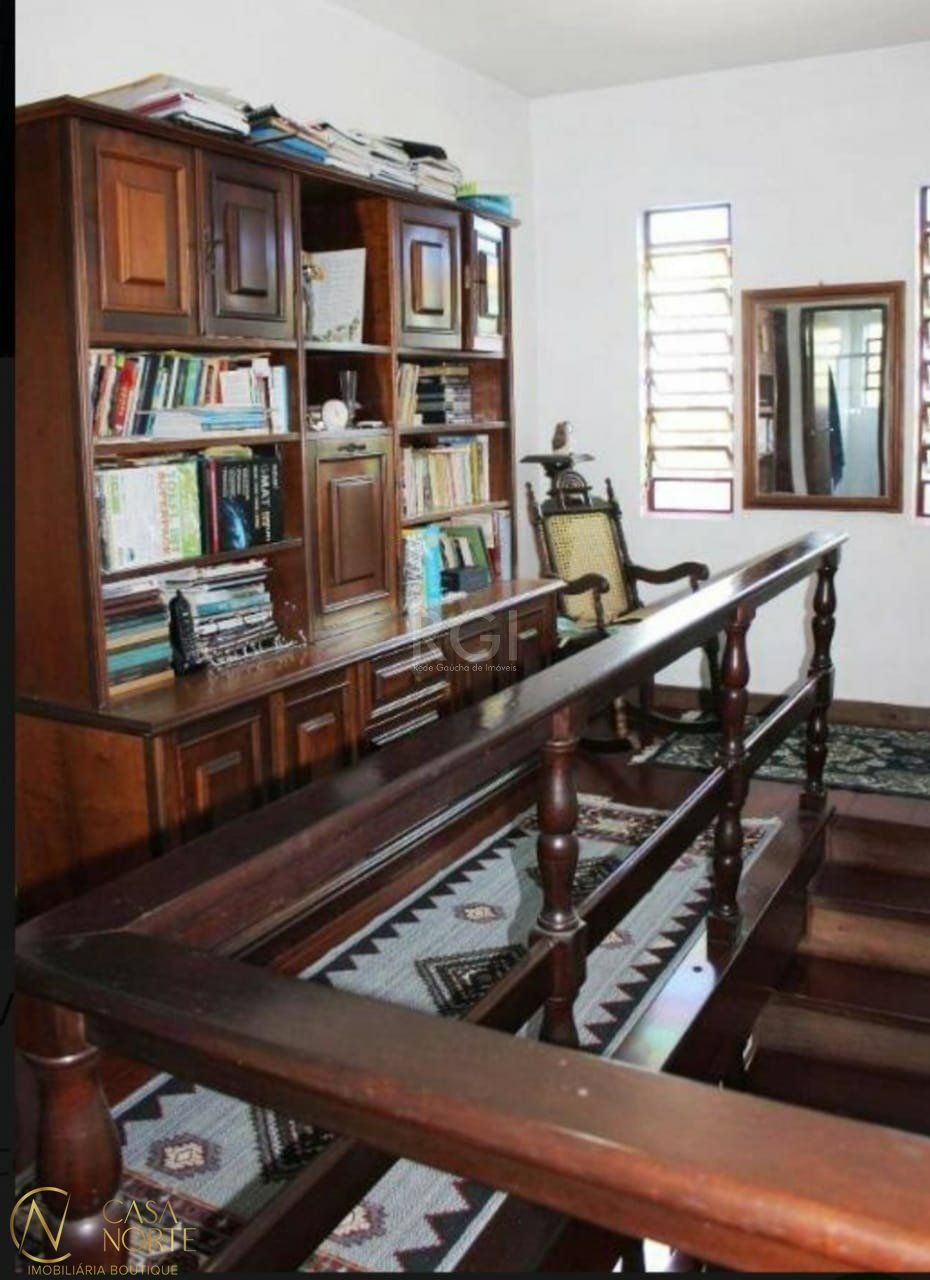 Casa à venda com 3 quartos, 165m², 1 suíte, 2 vagas, Avenida Valado no bairro Vila João Pessoa em Porto Alegre