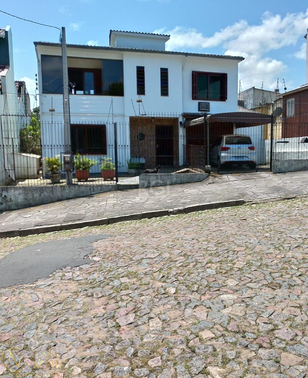 Casa à venda com 3 quartos, 165m², 1 suíte, 2 vagas, Avenida Valado no bairro Vila João Pessoa em Porto Alegre