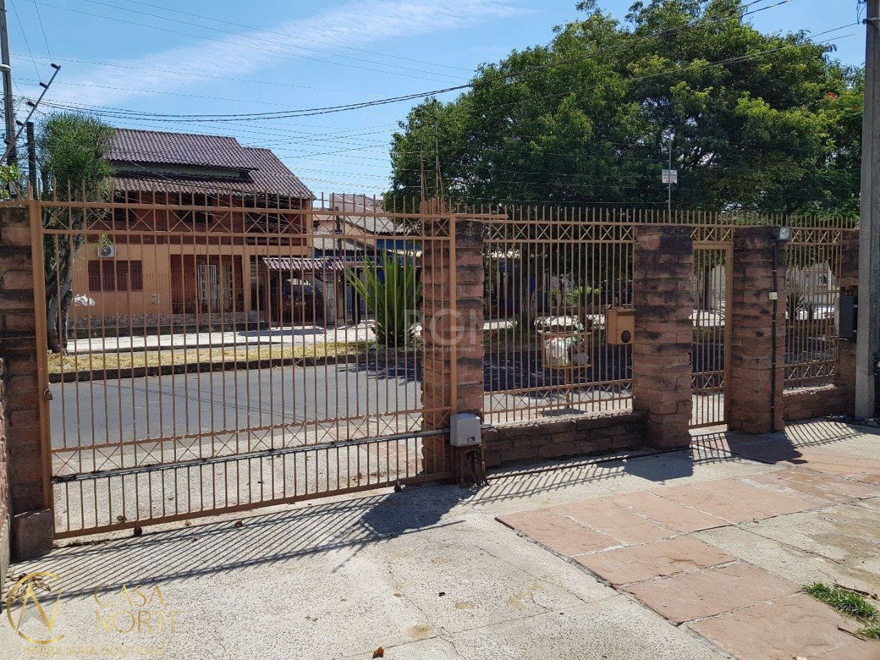 Casa à venda com 1 quarto, 108m², 1 suíte, Avenida Vinte e um de Abril, 41 no bairro Sarandi em Porto Alegre