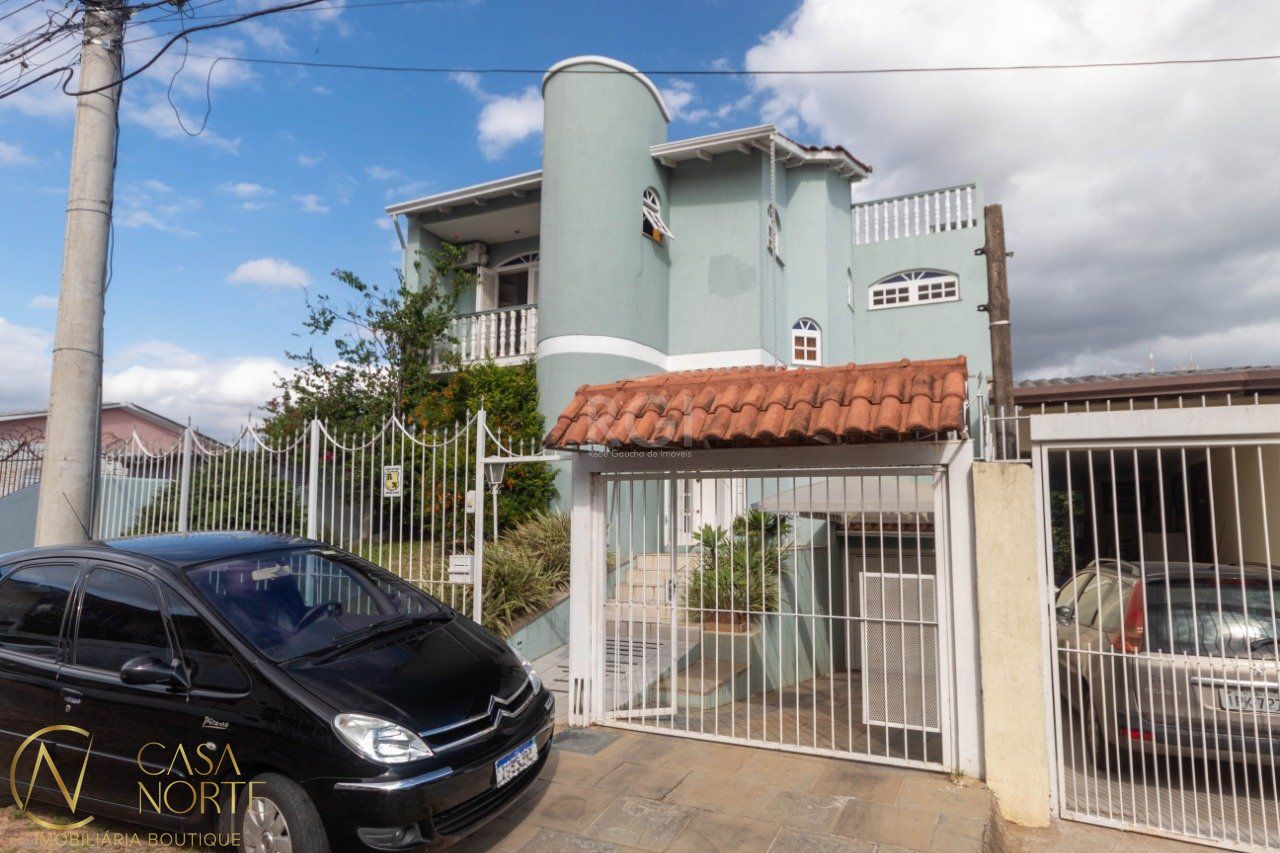 Casa à venda com 3 quartos, 250m², 2 suítes, Rua Graciano Azambuja no bairro Partenon em Porto Alegre