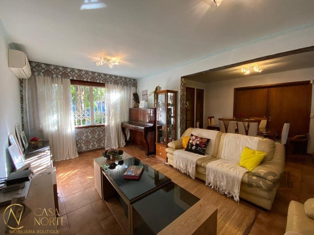Casa à venda com 3 quartos, 263m², 1 suíte, 3 vagas, Rua Libano no bairro Higienópolis em Porto Alegre