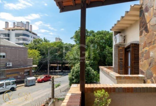 Casa à venda com 4 quartos, 287m², 2 suítes, Rua General Couto de Magalhaes no bairro São João em Porto Alegre