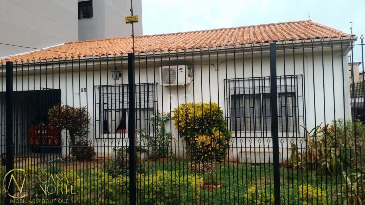 Casa à venda com 2 quartos, 180m², 2 vagas, Rua Oito de Julho no bairro Jardim  Botânico em Porto Alegre