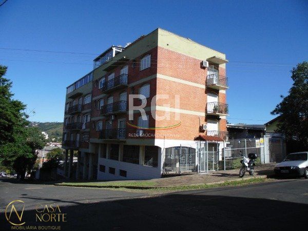 Cobertura à venda com 3 quartos, 196m², 1 vaga, Rua Antônio Divan no bairro Teresópolis em Porto Alegre