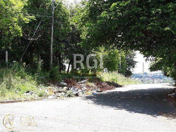 Terreno à venda  com 980m², Rua São Marcos no bairro Bom Jesus em Porto Alegre