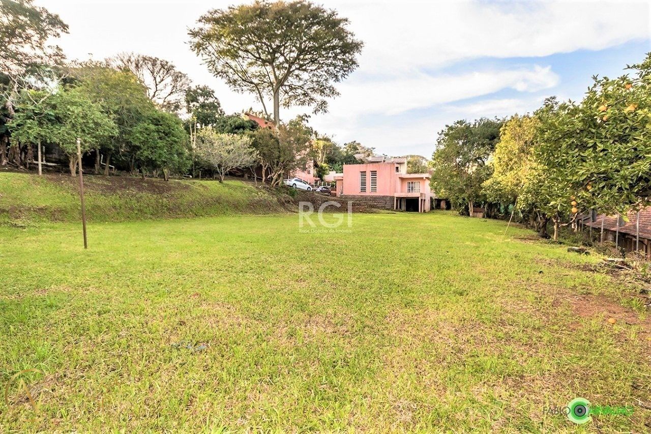 Terreno à venda  com 3304m², Avenida Vicente Monteggia no bairro Cavalhada em Porto Alegre