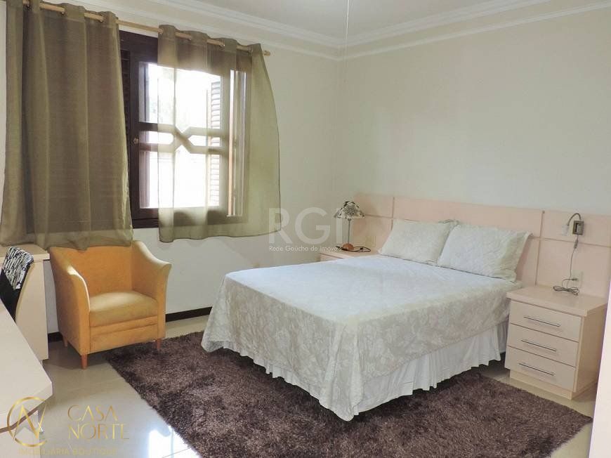 Casa à venda com 3 quartos, 229m², 1 suíte, 1 vaga, Avenida Polonia no bairro São Geraldo em Porto Alegre