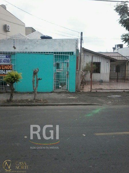 Casa à venda com 3 quartos, 170m², 1 vaga, Rua Lauro Muller no bairro Navegantes em Porto Alegre