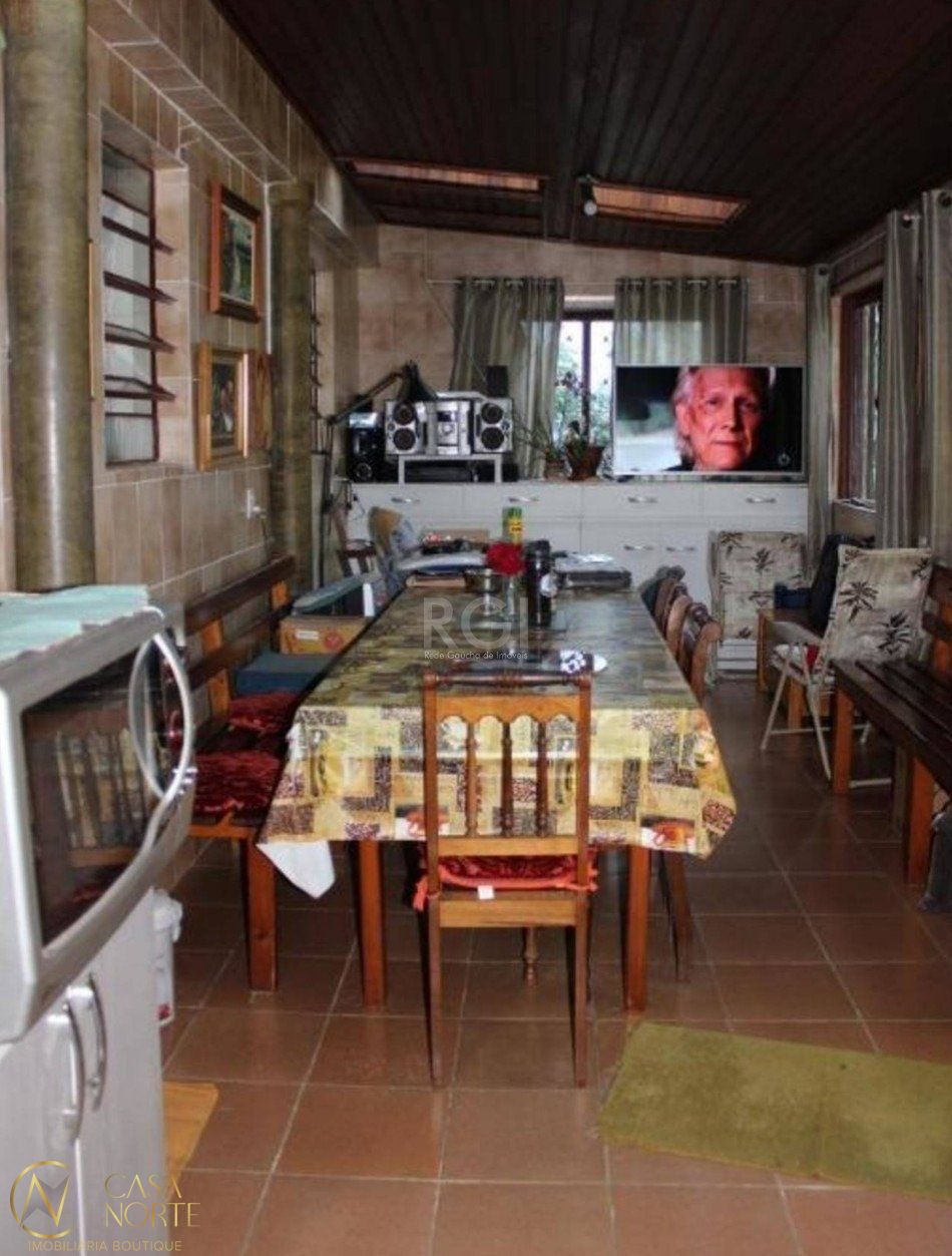 Casa à venda com 3 quartos, 165m², 1 suíte, 2 vagas, Avenida Valado no bairro Vila João Pessoa em Porto Alegre
