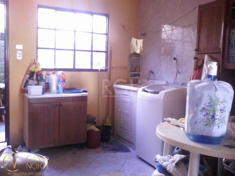 Casa à venda com 2 quartos, 120m², 2 vagas, Rua Doutor Deoclecio Pereira no bairro Jardim Floresta em Porto Alegre