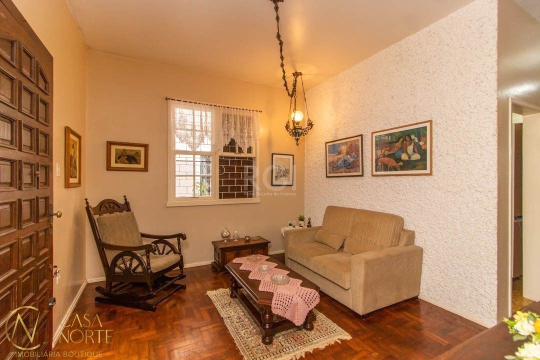 Casa à venda com 3 quartos, 203m², 1 suíte, 2 vagas, Avenida Deputado Aramy Silva no bairro Santa Tereza em Porto Alegre