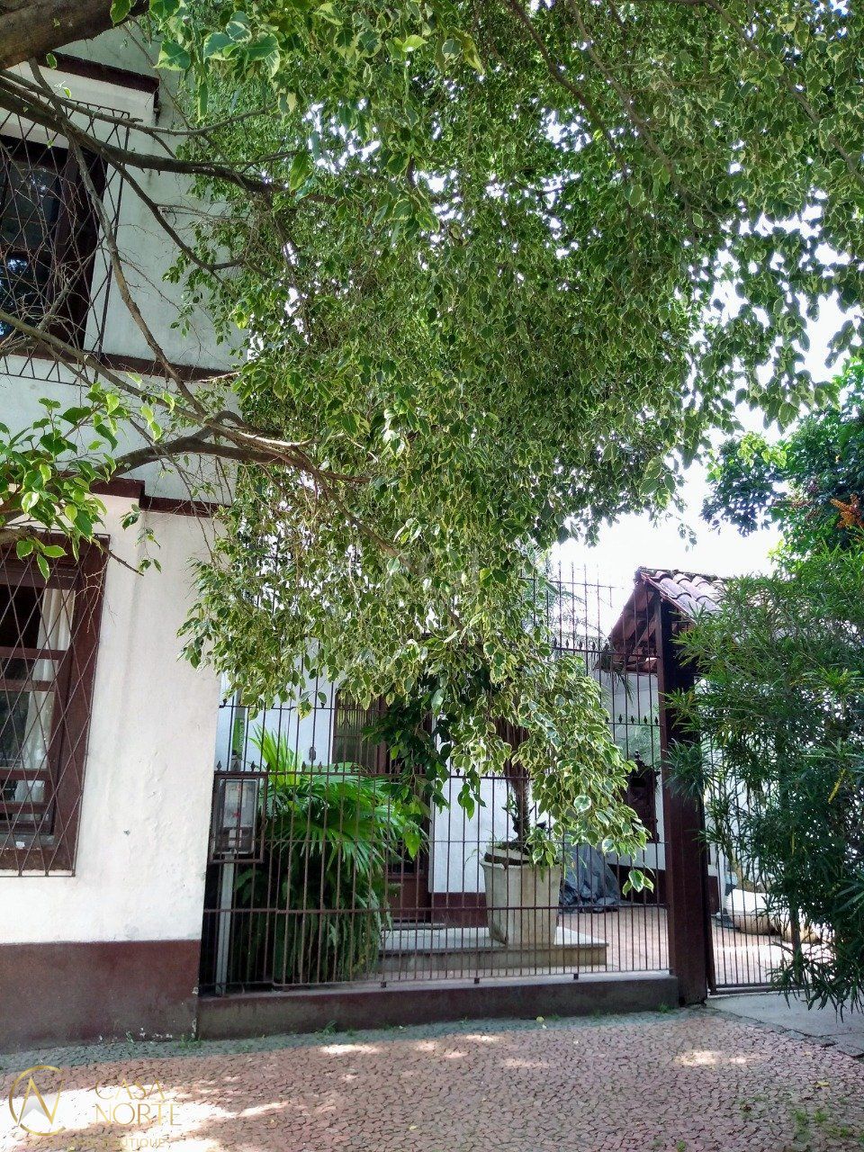 Casa à venda com 3 quartos, 400m², 2 suítes, 2 vagas, Rua Almirante Barroso no bairro Floresta em Porto Alegre