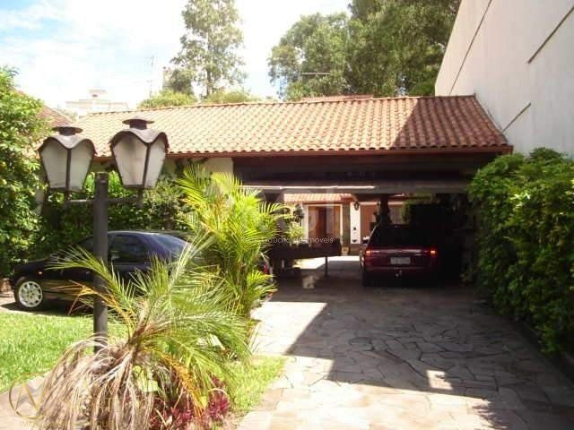 Casa à venda com 3 quartos, 144m², 2 suítes, 4 vagas, Rua Luzitana no bairro Higienópolis em Porto Alegre